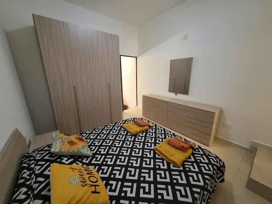 Apartment Sunflower Maltese House In Sliema