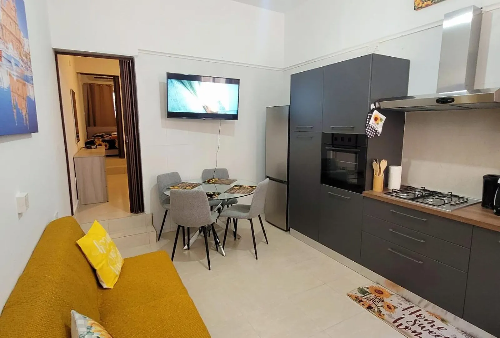 Sunflower Maltese House In Sliema