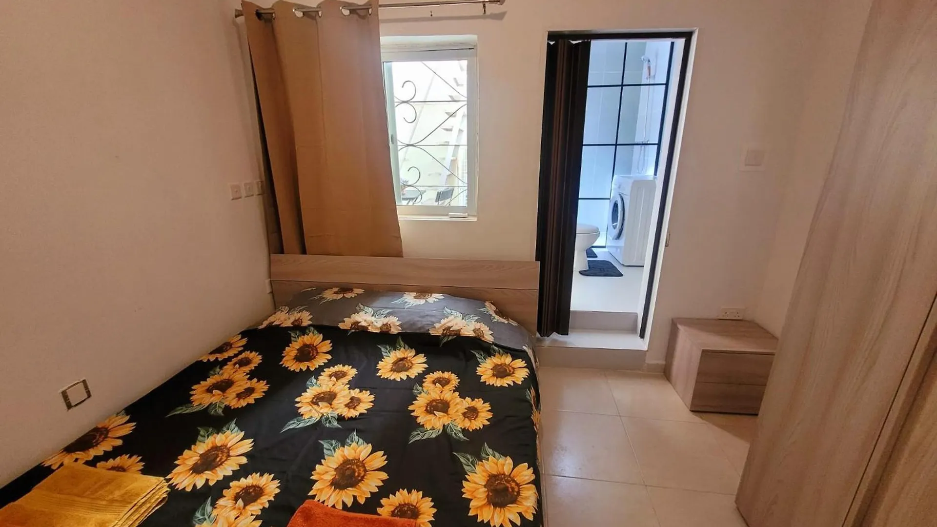 Sunflower Maltese House In Sliema Apartment