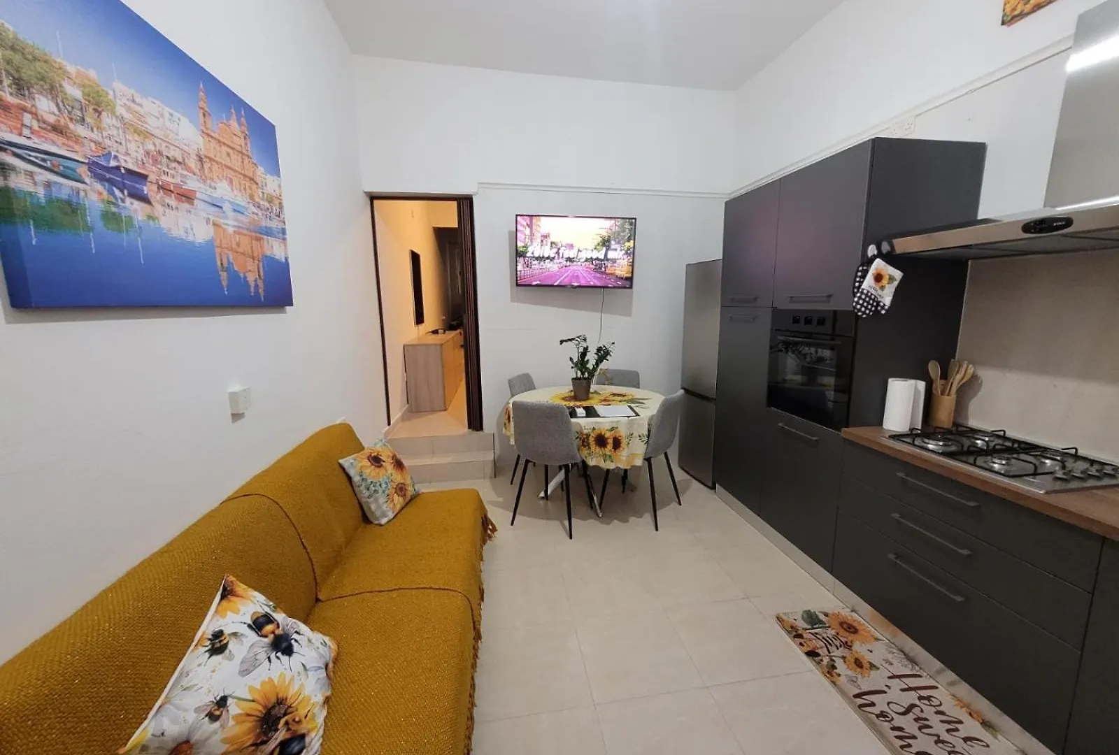 Sunflower Maltese House In Sliema